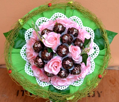 Pralinen Strauß Schokolade & Rosen Geburtstag Edles Geschenk Muttertag Jubiläum - Bild 1 von 4