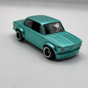 Hot Wheels BMW 2002 in türkis mit Lagerfelgen (custom) - Bild 1 von 6
