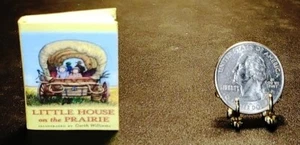LIBRO EN MINIATURA ESCALA 1:9 LITTLE HOUSE PRAIRIE LAURA INGALLS WILDER HITTY ESCALA - Imagen 1 de 7