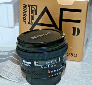 Nikon AF Nikkor 20mm f/2.8 D Wide Angle Lens w/caps From Japan - Picture 1 of 24