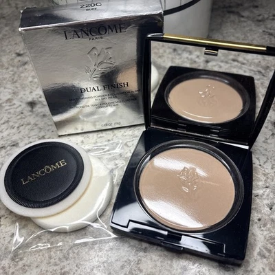 NIBLancome Dual Finish Multi Tasking Powder & Foundation 220C BUFF - Image 1 of 4