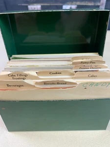 Vintage 1950? CARTE RICETTE In SCATOLA METALLO OHIO ART DOLCI CUOCO DESSERT - Foto 1 di 9