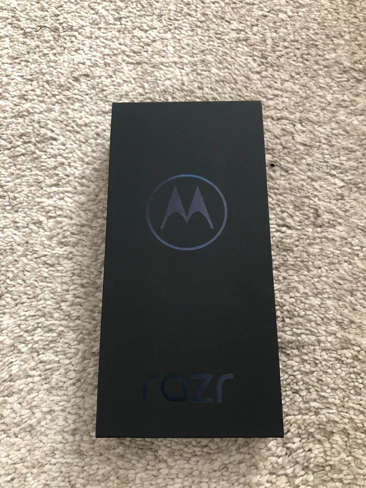 Moto Razr 2024 256GB New in Sealed Box for Metro by T-Mobile - Image 1 of 4