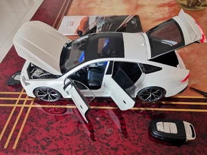 1:18 AUDI RS7 Sportback Key WHITE Diecast Car Model Collectible Sound & Light - Picture 1 of 4