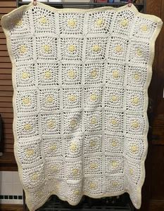 Hand Made Crochet Couch Throw Blanket Daisy Pattern 31" x 45" - Picture 1 of 3