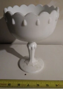 Copa de vidrio Indiana vintage, blanco leche, pedestal lágrima, taza boca ancha - Imagen 1 de 8