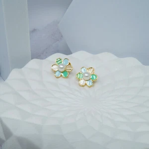Pendientes de acero inoxidable quirúrgico enchapados en oro con perlas margarita azul premium joyería fina - Imagen 1 de 4