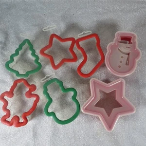 Lot of 7 Holiday Cookie Cutters/Press Wilton Comfort Grip - Christmas - Picture 1 of 3