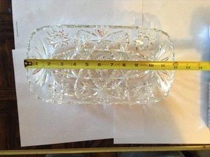 Pressed glass serving dish - Picture 1 of 3