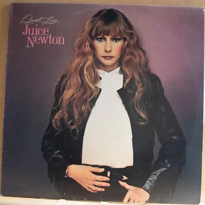 JUICE NEWTON - QUIET LIES - LP de vinilo - Capitol - 1982 - En muy buen estado franqueo gratuito (2406) - Imagen 1 de 5