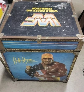 Vintage 1991 WWF Holz Aufbewahrungswürfel Truhe Hulk Hogan Ultimate Warrior 16x16x16 - Bild 1 von 6
