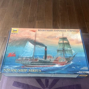 ZVEZDA 9013 - Nave a vapore Sirius - kit modellino in plastica scala 1/100 - Foto 1 di 4