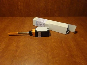 Siemens limit position switch 3SE2 230-1R - Picture 1 of 2