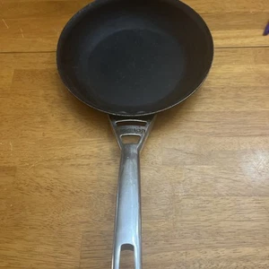 Circulon Infinite 8" harteloxiert mit Stahlboden Antihaft Bratpfanne. - Bild 1 von 5