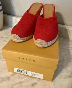 Unisa WOMANS Red Sobo Slip On Canvas CLOSED TOE  Wedge Heel Size 8 1/2 - Picture 1 of 5