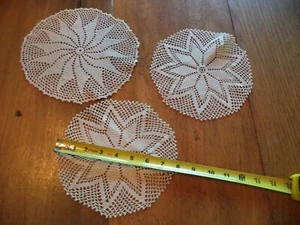 3 corredores de mesa vintage de ganchillo forma redonda - blanco a bronceado claro 8,5 y 7,5 - Imagen 1 de 9