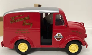 Ertl 1950 Divco Delivery Truck Freeman's Dairy 1998 Allentown PA 1/25 scale NEW - Picture 1 of 6