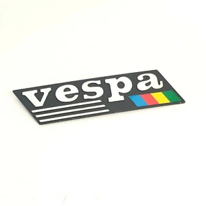 TARGHETTA SCRITTA IN METALLO PER COFANO PIAGGIO VESPA PK50 RUSH ARCOBALENO - Imagen 1 de 2