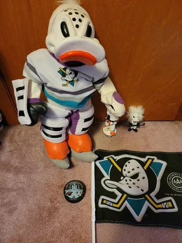NHL Anaheim Mighty Ducks Wild Wing Hockey Action Figure, Bobblehead, Statue Set Cover