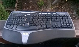 Microsoft Natural Ergonomic Keyboard 4000 v1.0 Wired USB KU-0462 09/2016 - Picture 1 of 7