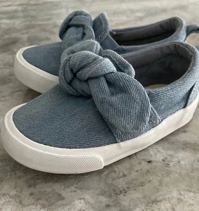 Kids Shoes Old Navy Toddler Size 5T Slip On Canvas Shoes - Picture 1 of 3