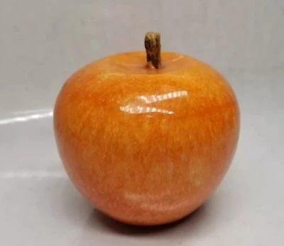 Manzana italiana vintage de mármol de alabastro con tallo de madera, pisapapeles pulido......7 Foto 1 de 4