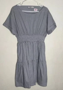 Abito nuovo senza etichette Vineyard Vines vita smocked fit&flare taglia M blu a righe foderato ginocchio - Foto 1 di 10
