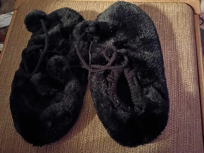 Zapatillas para mujer Muk Luk negras Foto 1 de 4