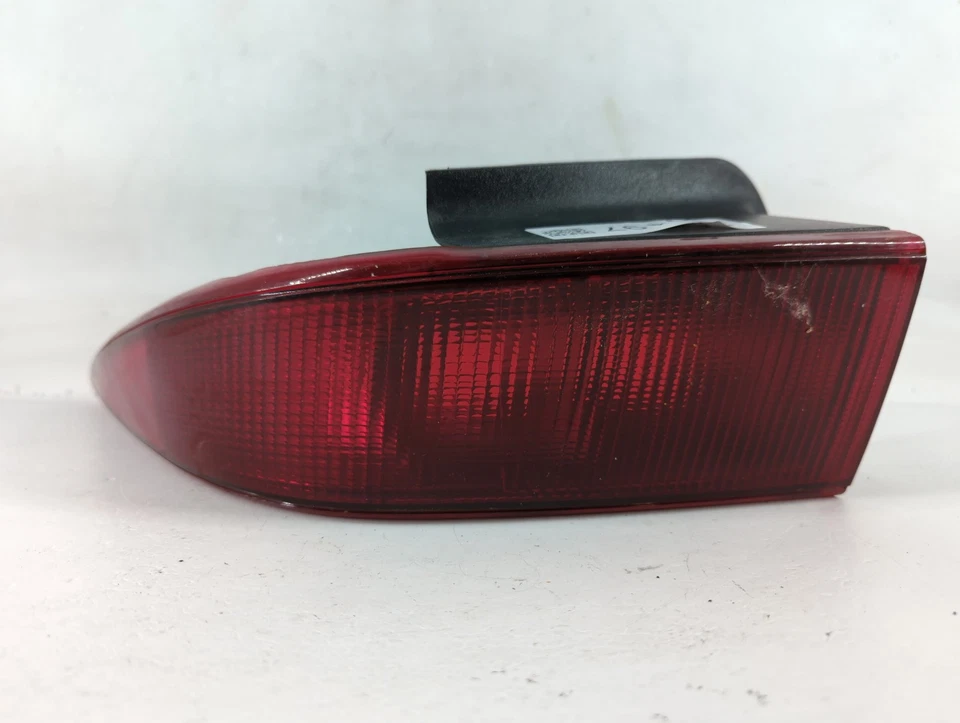 Оригинальный правосторонний задний фонарь для пассажира Buick Skylark 1996 VH0EV - Изображение 1 из 4