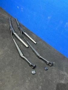 01-05 LEXUS JCE10L IS300 SET OF 2 FRONT LEFT & RIGHT WINDSHIELD WIPER ARM OEM - Picture 1 of 8