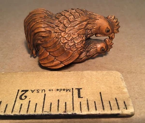 Japanese Boxwood Netsuke - Two Chickens Making a Chick - Signed - Picture 1 of 7