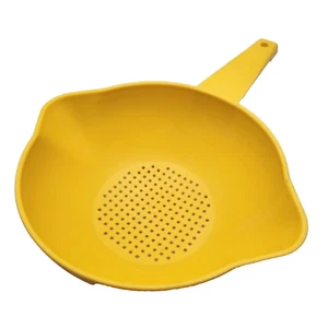 Tupperware Yellow Strainer Colander One Quart Double Spout Handle Vintage - Picture 1 of 2