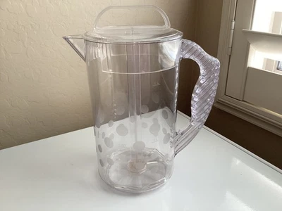 Pampered Chef Quick Stir 2 Quart Polka Dot Pitcher, Very Good Condition - Image 1 of 4