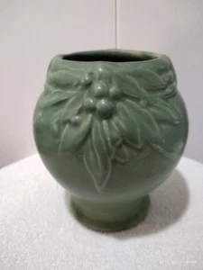 VINTAGE McCOY POTTERY LEAVES AND BERRIES VASE Arts & Crafts Green Matte - Picture 1 of 6