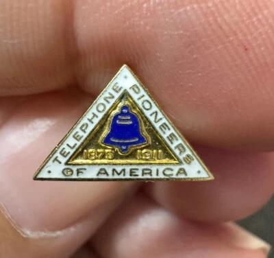 Pinback sombrero solapa vintage: Pioneros telefónicos de América 1875-1911 Foto 1 de 3