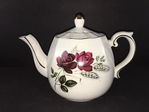 Vintage Ellgreave Stafford Genuine Heatmaster White Teapot Red Rose Pattern 2552 - Picture 1 of 7