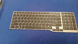 Fujitsu Lifebook E754 Keyboard p/n CP668390-XX NEW OEM - Picture 1 of 1