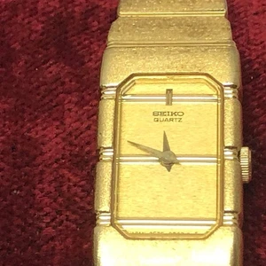 Seiko Ladies Watch Quartz Gold Tone New Battery Safety Chain 475774 - Picture 1 of 10