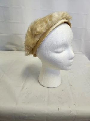 VINTAGE 1950S CREAM RABBIT FUR PILLBOX HAT WITH SATIN TRIM - Image 1 of 4