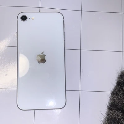 Apple iPhone SE - Image 1 of 2