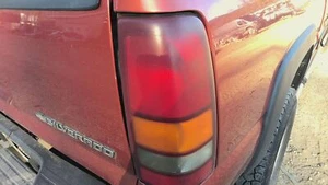 01 CHEVY SILVERADO 2500 Tail Light Passenger Right Vry Cldy - Picture 1 of 1