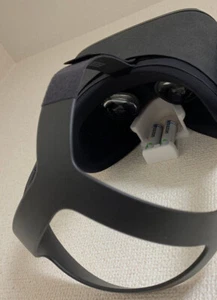 3 pc Set Wall Mount for Oculus Quest VR Goggles and Hand Held Controllers - Picture 1 of 7