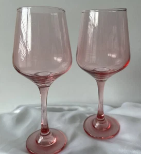 Set Of Two Handblown Pink/Blush Wine Glasses Romantic - Picture 1 of 9