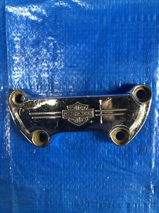 H-D 1" Dia OEM BAR & SHIELD HANDLEBAR TOP CLAMP CHROME #56567-86B - Picture 1 of 11