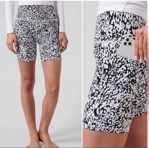 Athleta Shorts Women's XL Black White Animal Print Salutation Stash Pocket II 7” - Picture 1 of 6