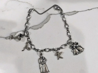 Pulsera James Avery con 5 dijes retirados novia y novio, campanas de boda y más Foto 1 de 4