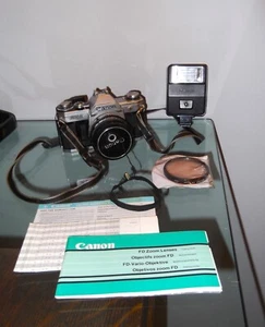 CANON CAMERA -- AT-1 - MANUAL / AUT0 - FLASH - EXTRAS - PLAY ON OLD SCHOOL BODY - Picture 1 of 4