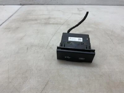 Enchufe multimedia trasero Jeep JL Wrangler USB AUX 68271567AB 2018 2019 2020 162605 Foto 1 de 4