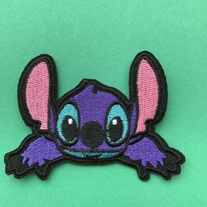 PERSONAGGIO PUNTO VIOLA BRILLANTE RETRÒ RICAMATO APPLIQUE TOPPA CUCITO O STIRATO - Foto 1 di 1