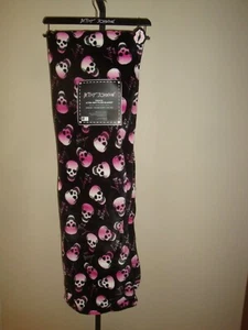 Betsey Johnson 66x90" Twin XL Ultra Soft Plush Blanket Black with Pink Skulls - Picture 1 of 3